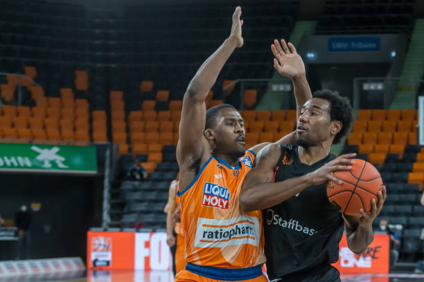 伤病使这一 伤病使这一